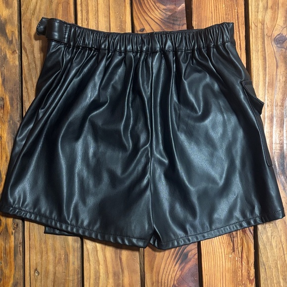 NWOT - Tahari Black Faux Leather Skirt - Picture 5 of 7